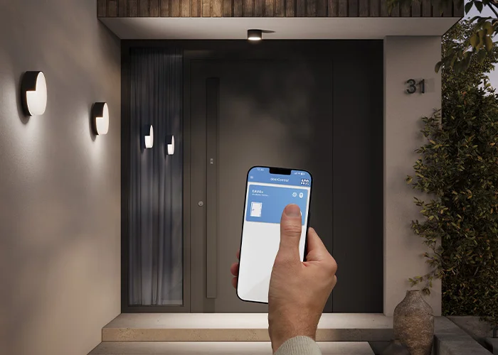blueMatic EAV4+ doorControl App auf Smartphone